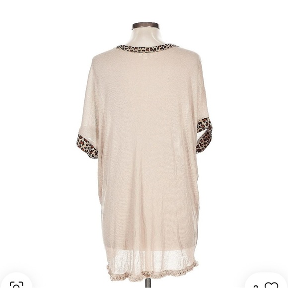 Umgee Cream Tunic with Leopard Trim - Picture 2 of 5